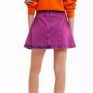 🔥DESIGUAL
Denim skirts sizes available large and xlarge pick your size New